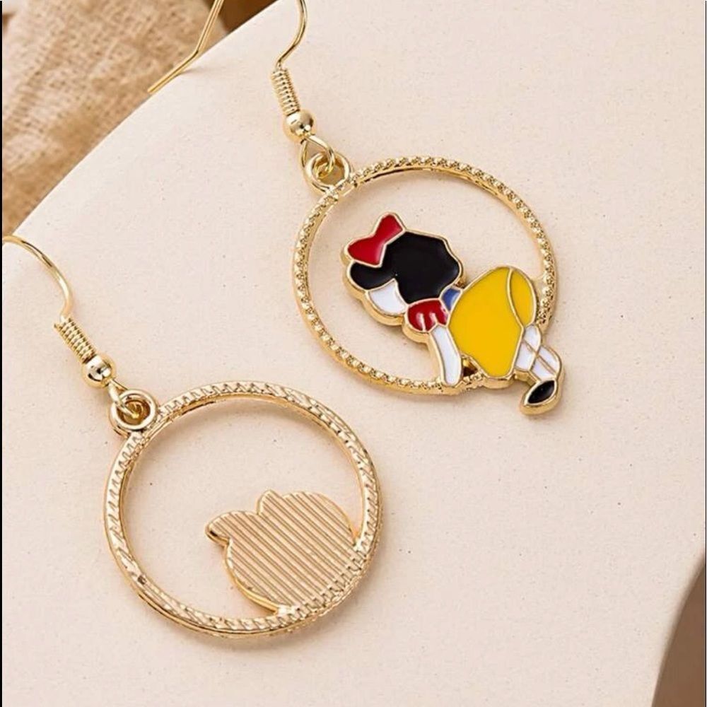 Snow White Apple Mismatched Goldtone Charm Drop Earrings - Picture 2 of 5
